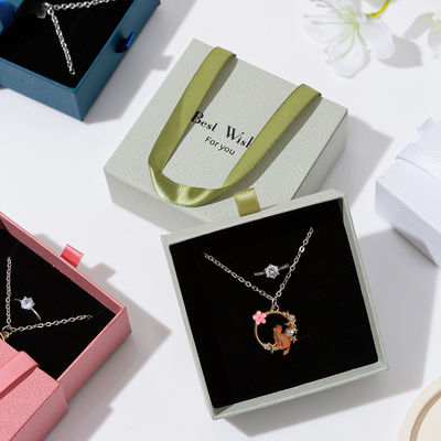 کاغذ کرافت چاپی لوکس و سفارشی جعبه های جواهرات برای گوشواره ها و گردنبند ها جعبه های حلقه کاغذی بازیافتی بسته بندی هدیه دوستانه محیط زیست برای زنان