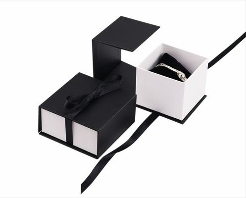 جعبه دارنده حلقه عروسی کاغذی کوچک و زیبا جواهرات جعبه کارتونی سخت با فلاپ