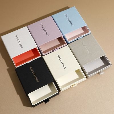 بسته بندی جعبه جواهرات لوکس لوگوی سفارشی جعبه های هدیه جواهرات شخصی جعبه بسته بندی جواهرات زیبا و با کیفیت بالا برای زنان