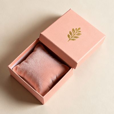 جعبه هدیه لوکس طراحی شده سفارشی جعبه جواهرات کاغذی سخت سبز با رنگ ابریشم برای حلقه ها و گوشواره ها ذخیره لوازم جانبی مد