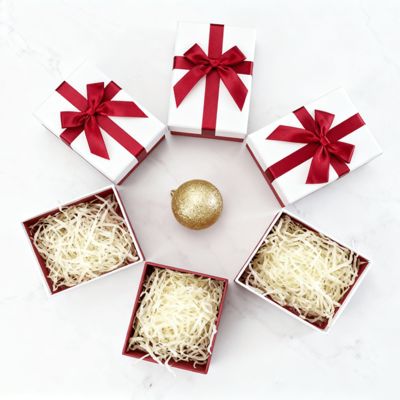 جعبه هدیه لوکس سفارشی کارخانه با درب، مقوای روکش‌دار با لمینیت مات، برجسته‌کاری، و مهر زنی برای بسته‌بندی هدیه