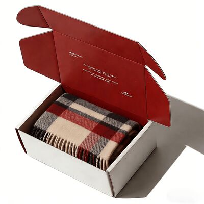 جعبه های مقوایی سفید سفارشی، تاشو و بازیافتی برای حمل و نقل و بسته بندی لباس با لوگو